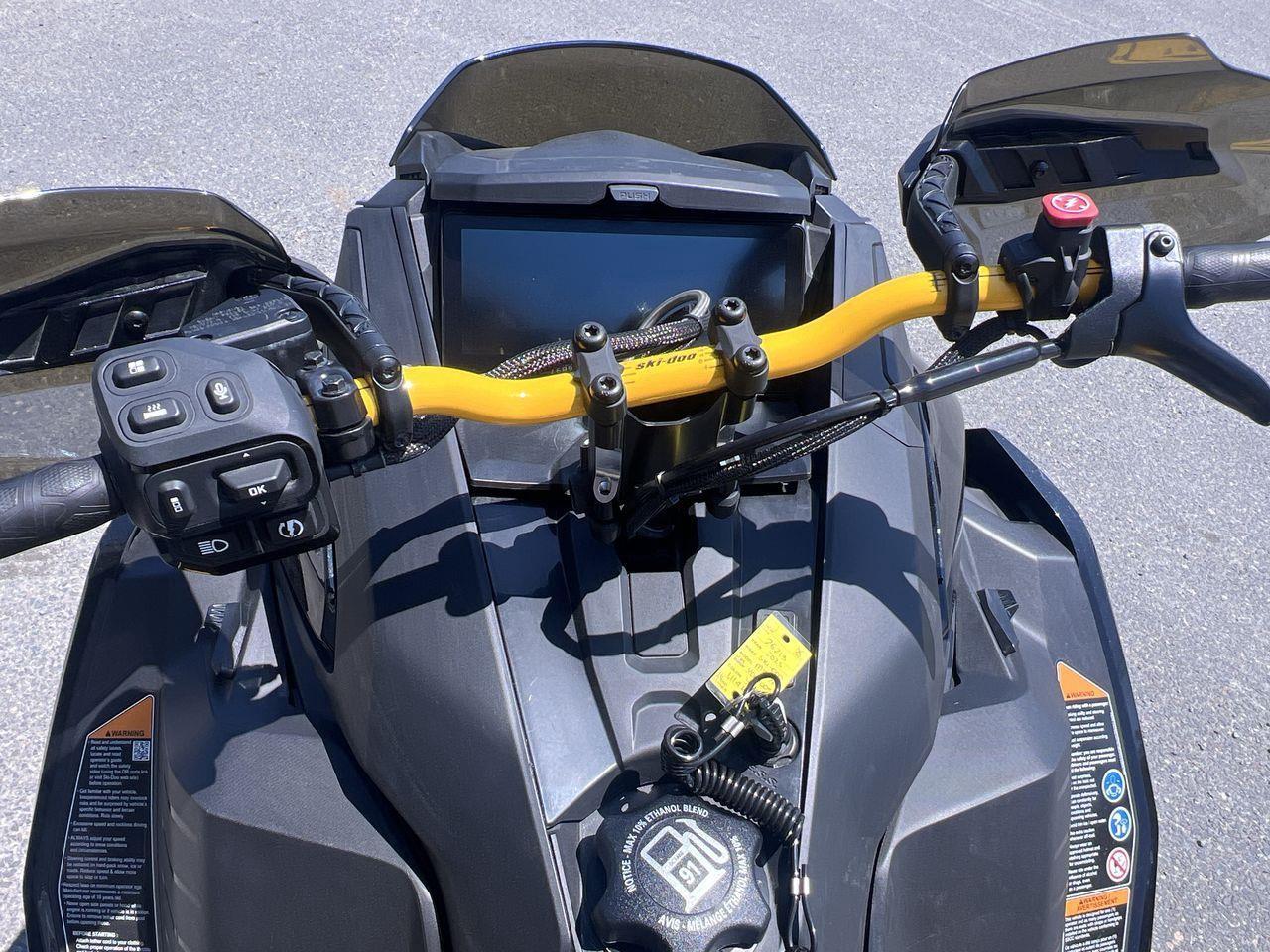 2025 Ski-Doo MX-Z XRS SNOWMOBILE!!! MOTOR 850 -TEC Photo