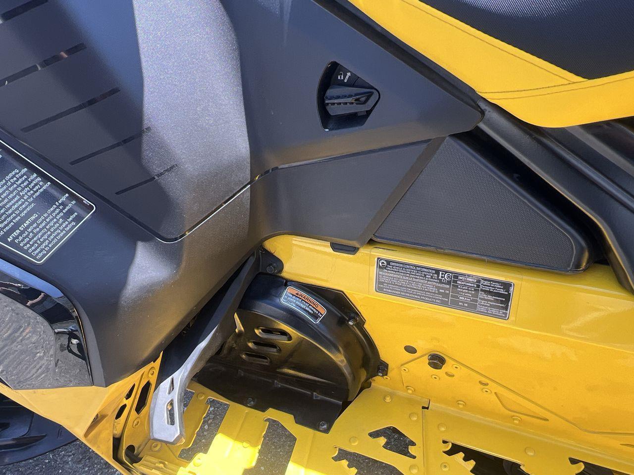 2025 Ski-Doo MX-Z XRS SNOWMOBILE!!! MOTOR 850 -TEC Photo
