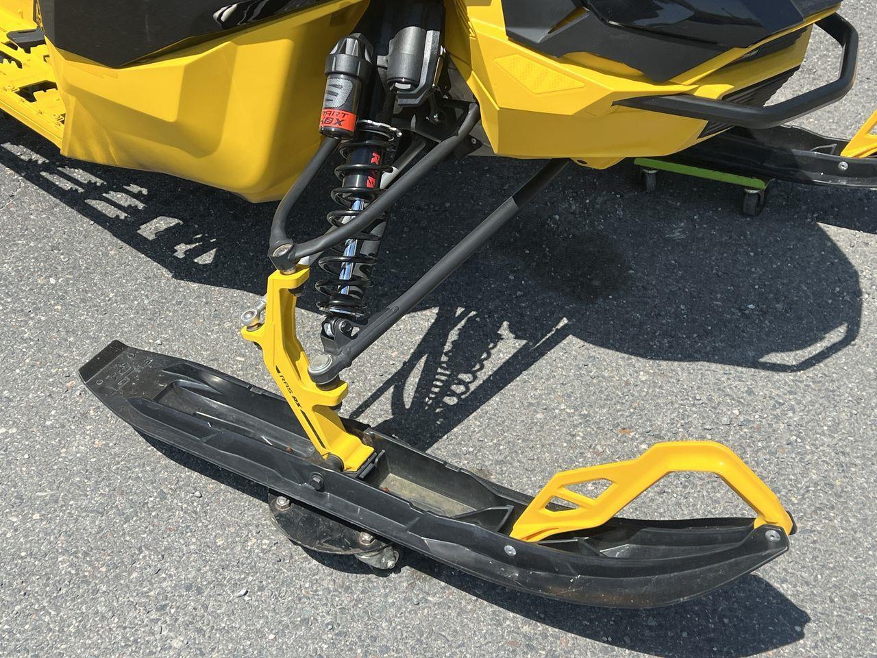 2025 Ski-Doo MX-Z XRS SNOWMOBILE!!! MOTOR 850 -TEC Photo