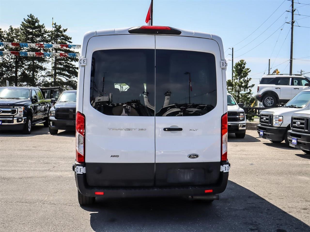 2024 Ford Transit 350 XLT 15 Passenger | AWD | Low KM | Photo