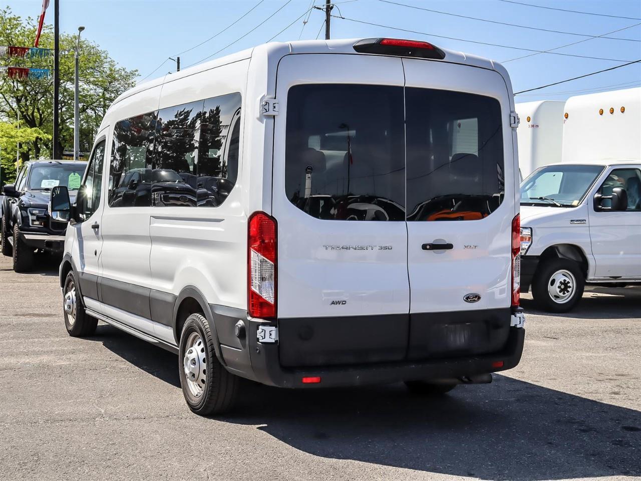 2024 Ford Transit 350 XLT 15 Passenger | AWD | Low KM | Photo
