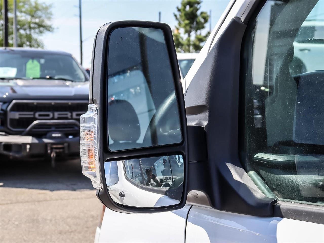 2024 Ford Transit 350 XLT 15 Passenger | AWD | Low KM | Photo