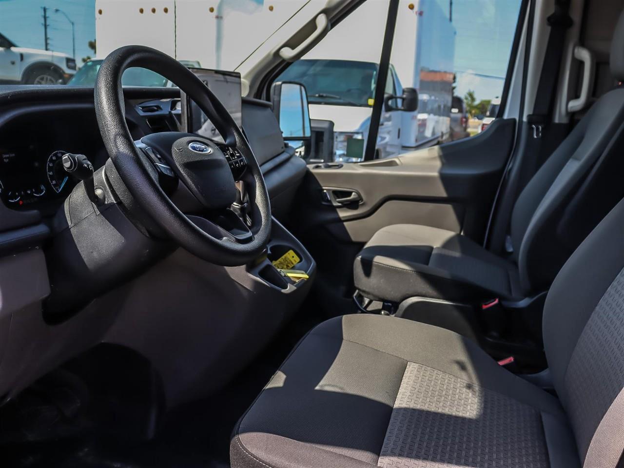 2024 Ford Transit 350 XLT 15 Passenger | AWD | Low KM | Photo