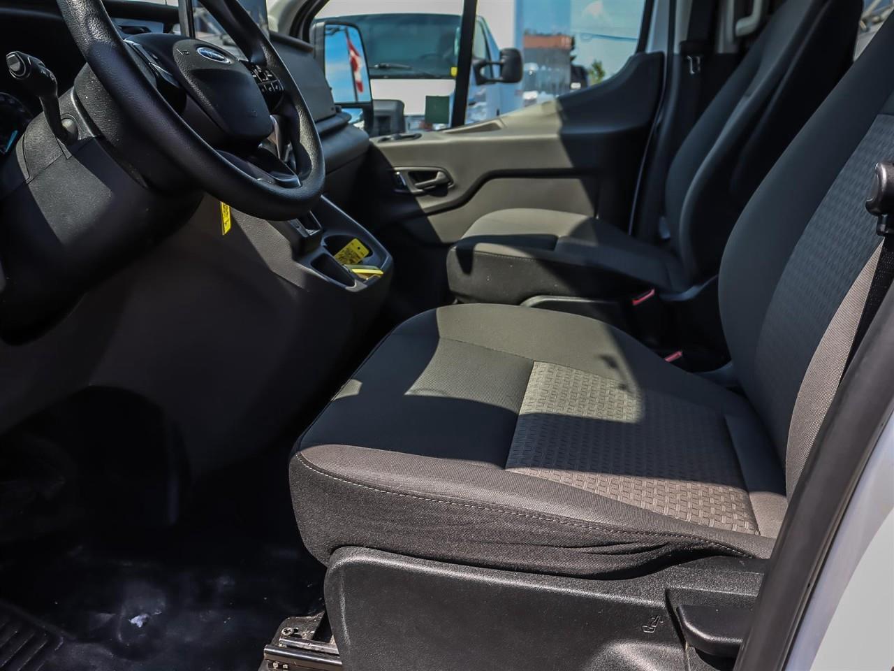 2024 Ford Transit 350 XLT 15 Passenger | AWD | Low KM | Photo