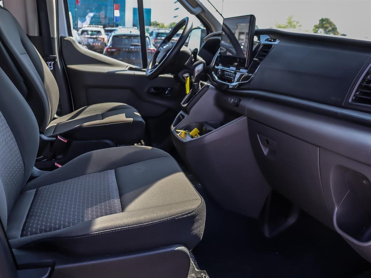 2024 Ford Transit 350 XLT 15 Passenger | AWD | Low KM | Photo
