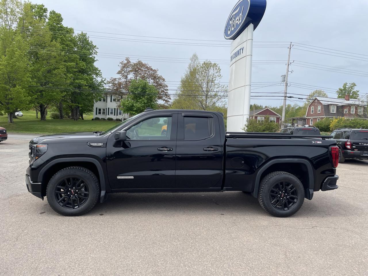 2024 GMC Sierra 1500 ELEVATION Photo3
