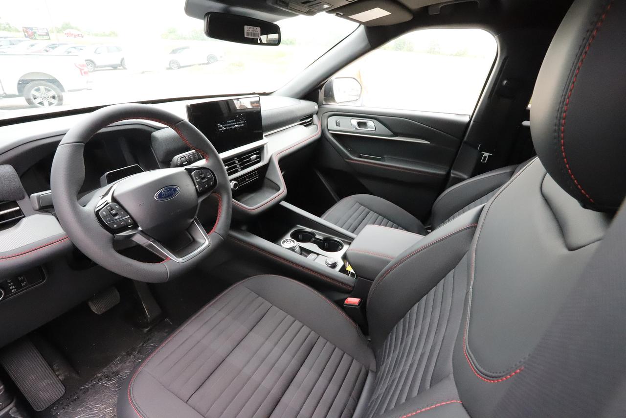 2026 Ford Explorer ST-Line 4WD Photo1
