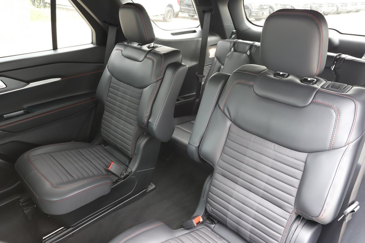 2026 Ford Explorer ST-Line 4WD Photo