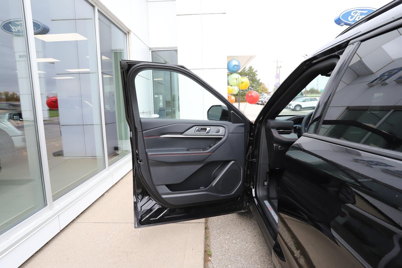 2026 Ford Explorer ST-Line 4WD Photo
