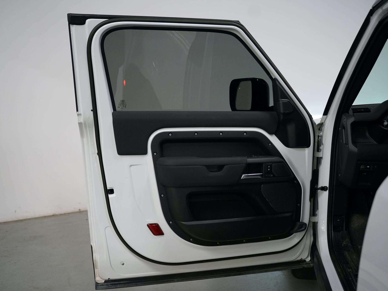 2023 Land Rover Defender X-DYNAMIC | 90 | MERIDIAN | PANO Photo