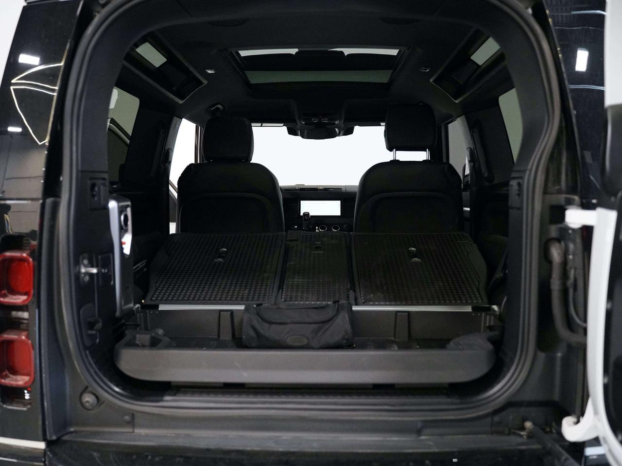 2023 Land Rover Defender X-DYNAMIC | 90 | MERIDIAN | PANO Photo