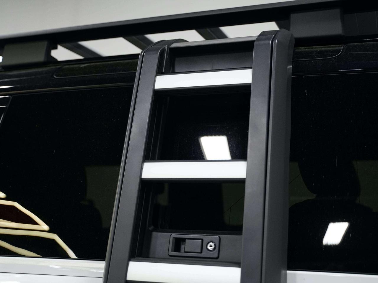 2023 Land Rover Defender X-DYNAMIC | 90 | MERIDIAN | PANO Photo