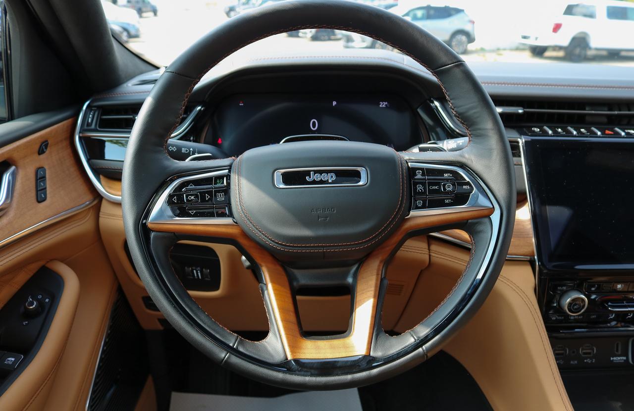 2025 Jeep Grand Cherokee L Summit Reserve 4x4 | SELF DRIVE | MASSAGE SEATS | Photo