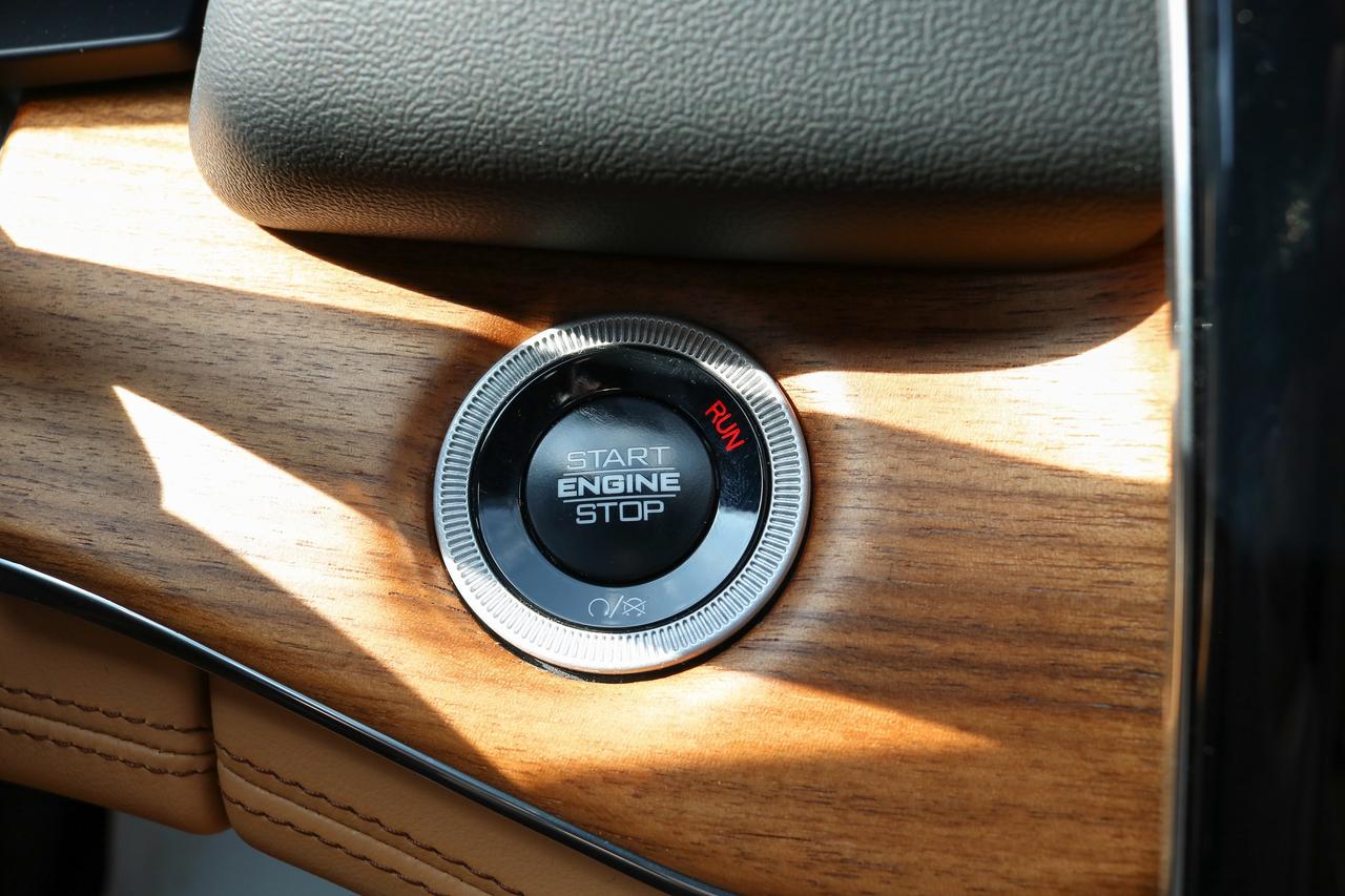 2025 Jeep Grand Cherokee L Summit Reserve 4x4 | SELF DRIVE | MASSAGE SEATS | Photo