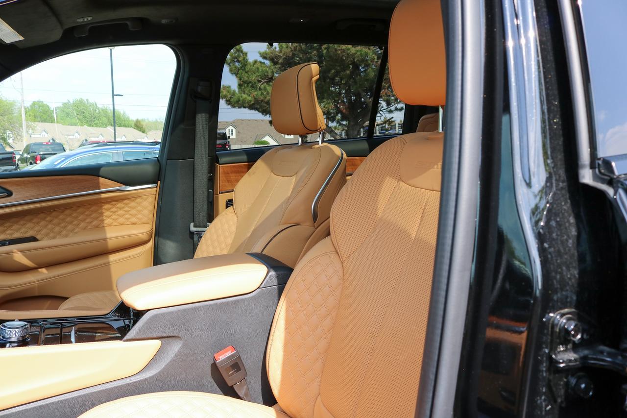 2025 Jeep Grand Cherokee L Summit Reserve 4x4 | SELF DRIVE | MASSAGE SEATS | Photo