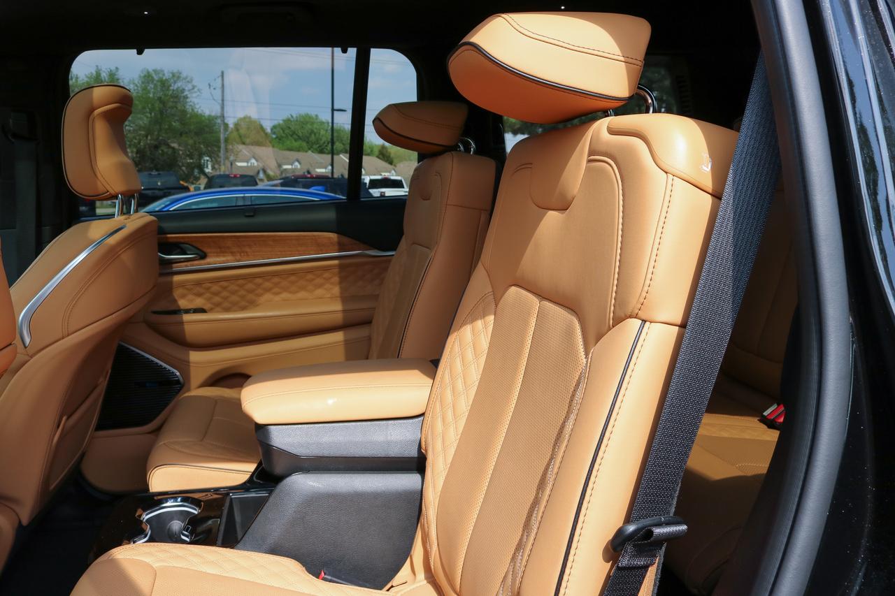 2025 Jeep Grand Cherokee L Summit Reserve 4x4 | SELF DRIVE | MASSAGE SEATS | Photo