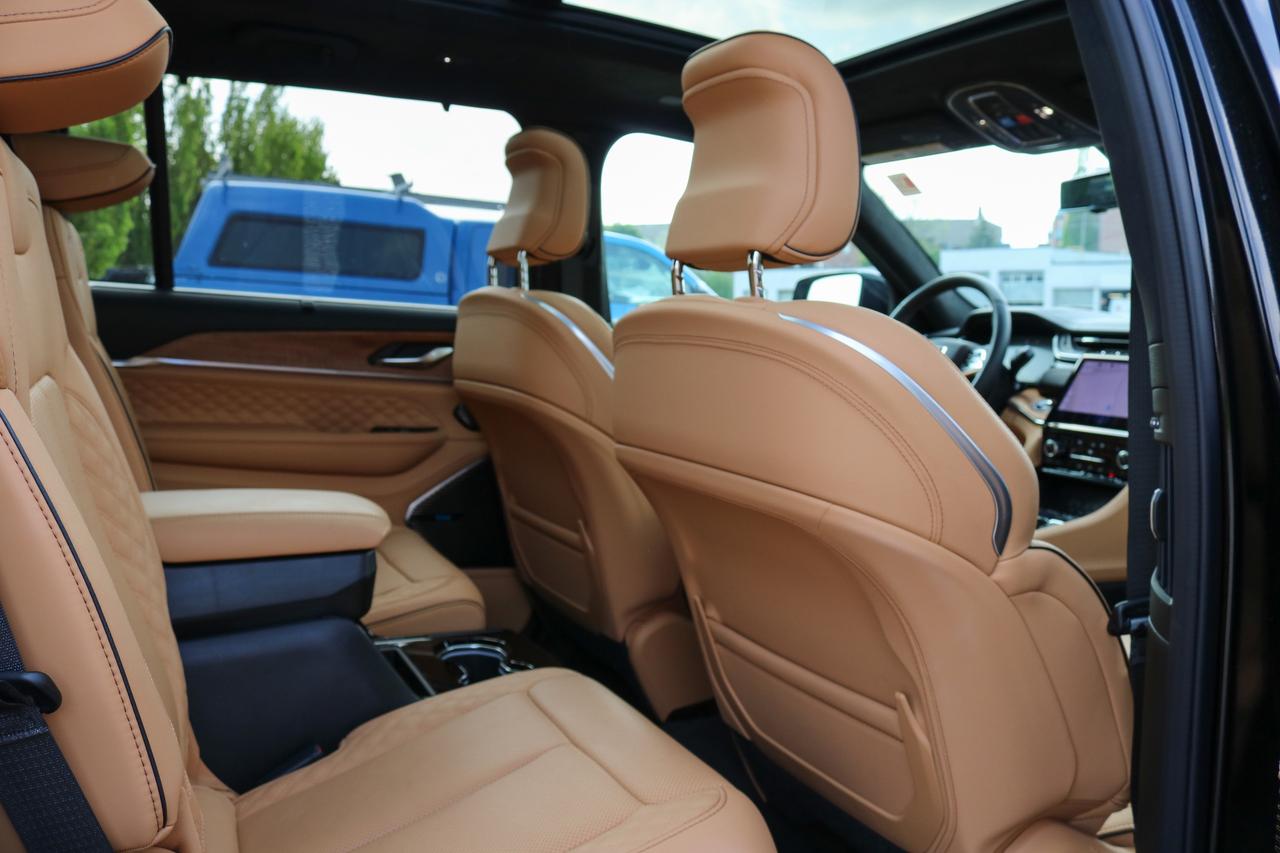2025 Jeep Grand Cherokee L Summit Reserve 4x4 | SELF DRIVE | MASSAGE SEATS | Photo