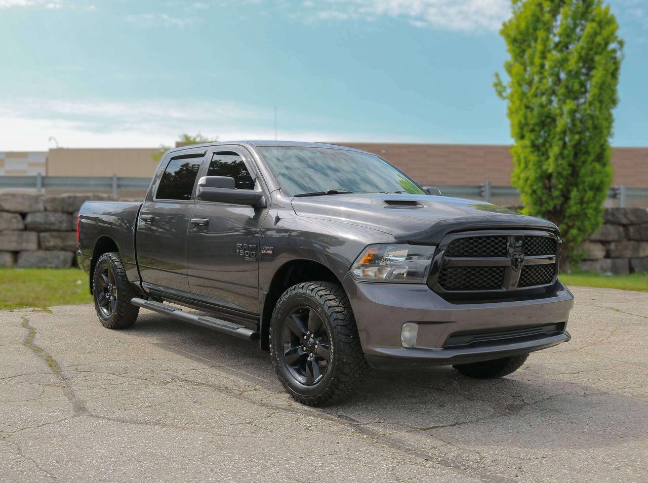 2023 RAM 1500 Classic Express 4x4 Crew Cab 5'7  Box | REMOTE START | Photo
