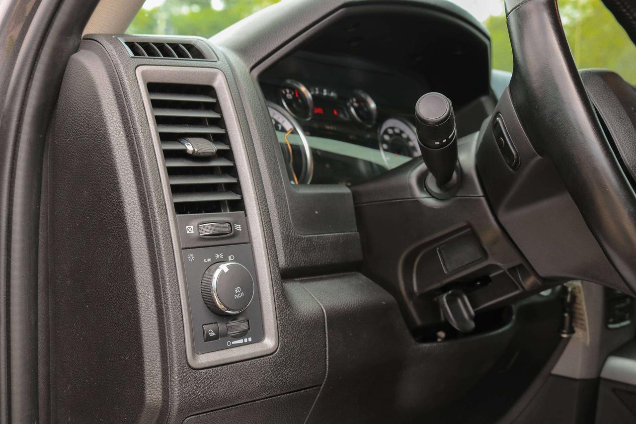 2023 RAM 1500 Classic Express 4x4 Crew Cab 5'7  Box | REMOTE START | Photo