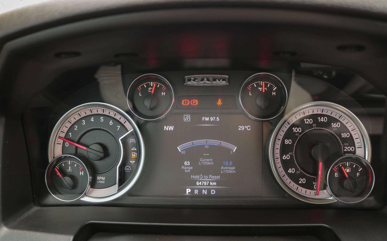 2023 RAM 1500 Classic Express 4x4 Crew Cab 5'7  Box | REMOTE START | Photo