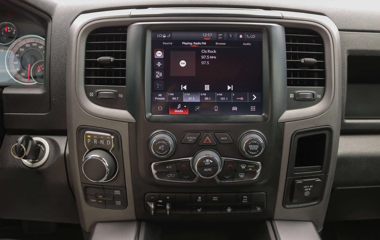 2023 RAM 1500 Classic Express 4x4 Crew Cab 5'7  Box | REMOTE START | Photo