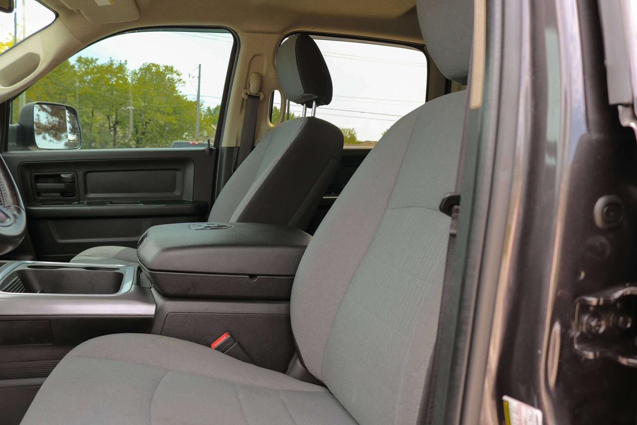 2023 RAM 1500 Classic Express 4x4 Crew Cab 5'7  Box | REMOTE START | Photo