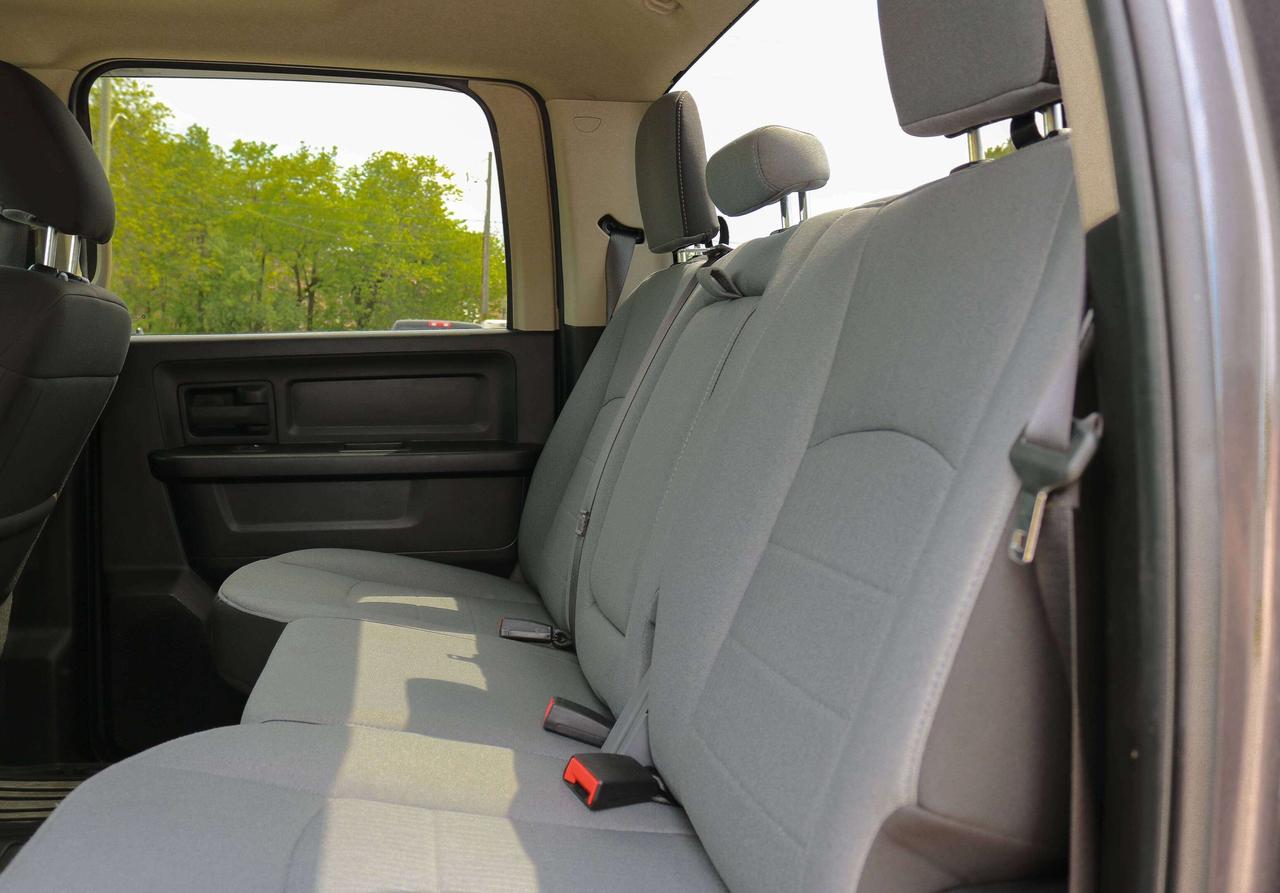 2023 RAM 1500 Classic Express 4x4 Crew Cab 5'7  Box | REMOTE START | Photo