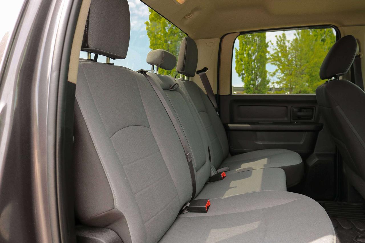 2023 RAM 1500 Classic Express 4x4 Crew Cab 5'7  Box | REMOTE START | Photo