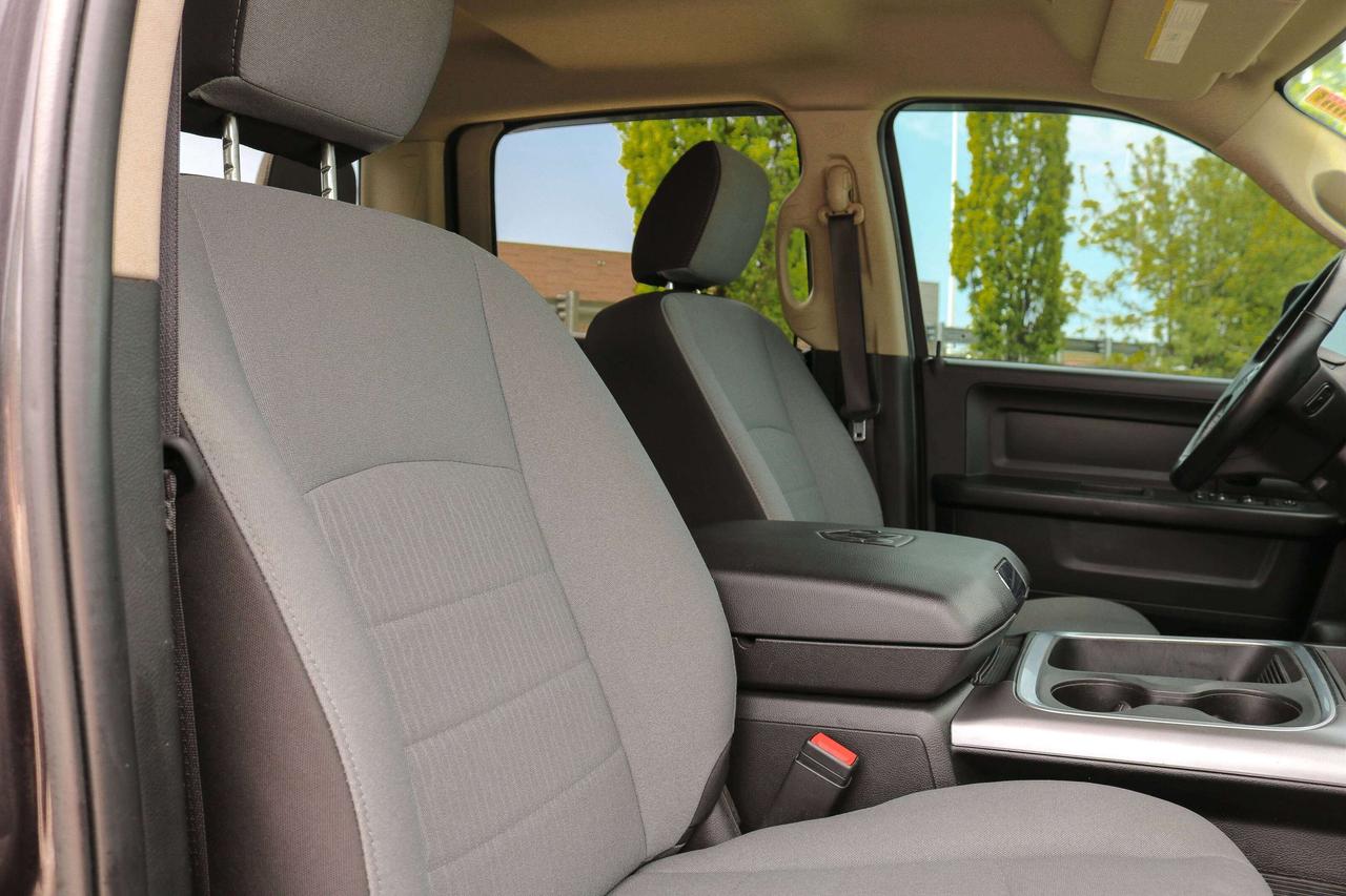 2023 RAM 1500 Classic Express 4x4 Crew Cab 5'7  Box | REMOTE START | Photo