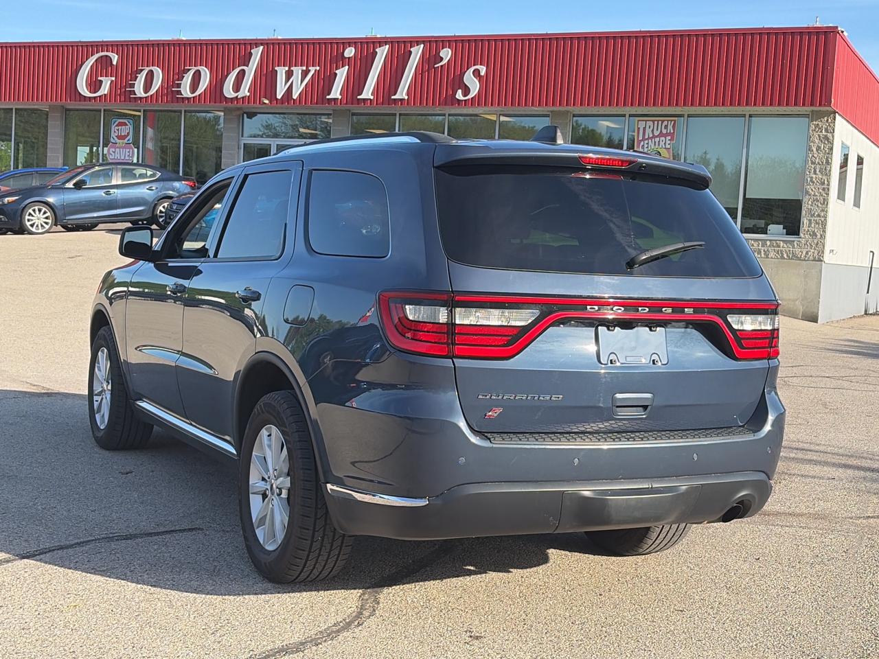 2020 Dodge Durango SXT, CLEAN CARFAX, POWER SEATS, BACK UP CAMERA! Photo