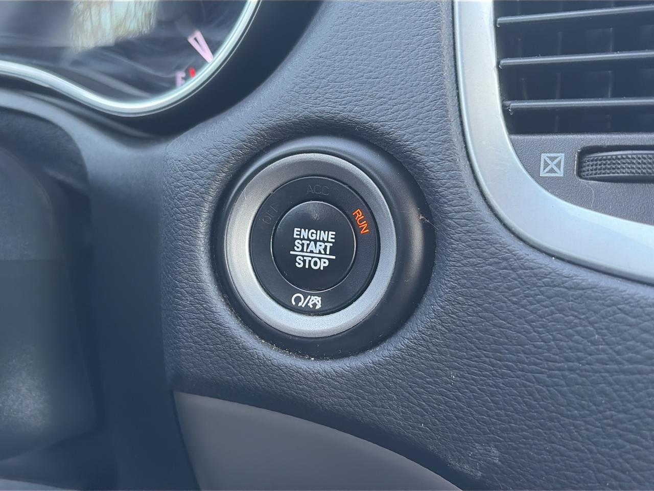 2020 Dodge Durango SXT, CLEAN CARFAX, POWER SEATS, BACK UP CAMERA! Photo
