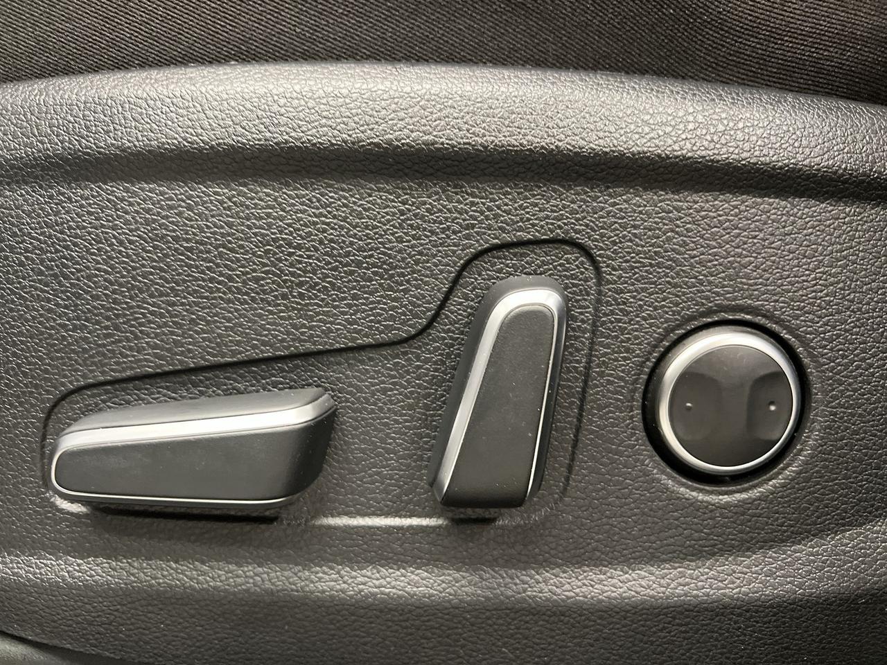2023 Hyundai PALISADE AWD | 8-PASS | SUNROOF | HTD SEATS | CARPLAY | NAV Photo