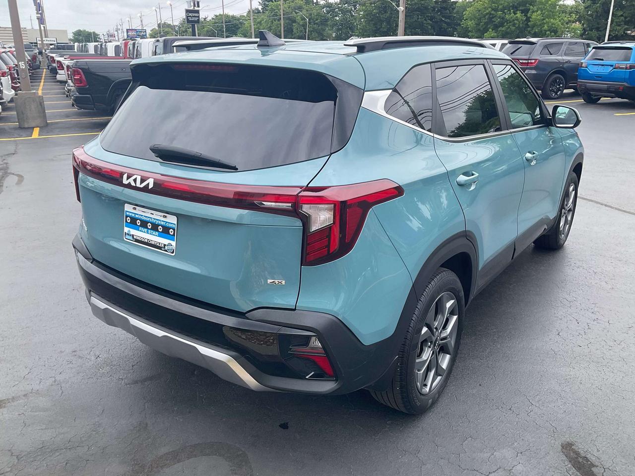 2024 Kia Seltos LEATHER / HEATED SEATS / SUNROOF Photo