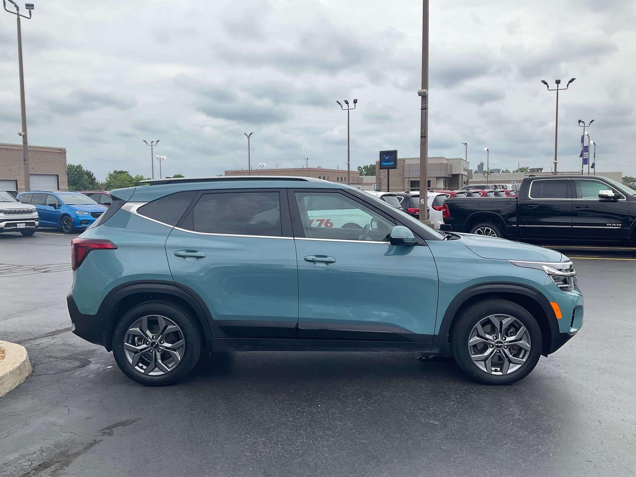 2024 Kia Seltos LEATHER / HEATED SEATS / SUNROOF Photo