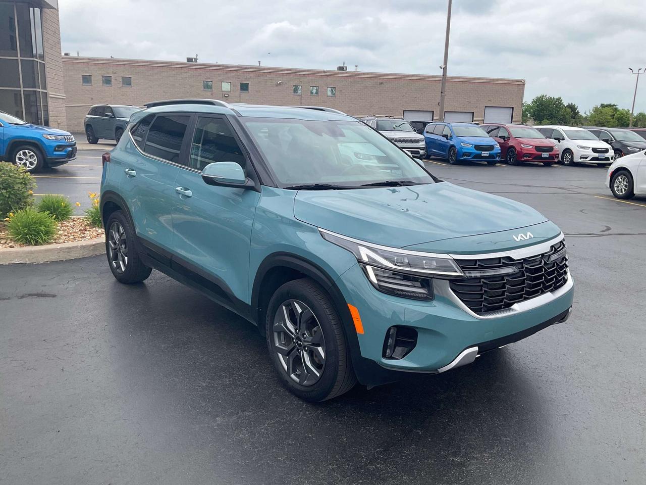 2024 Kia Seltos LEATHER / HEATED SEATS / SUNROOF Photo