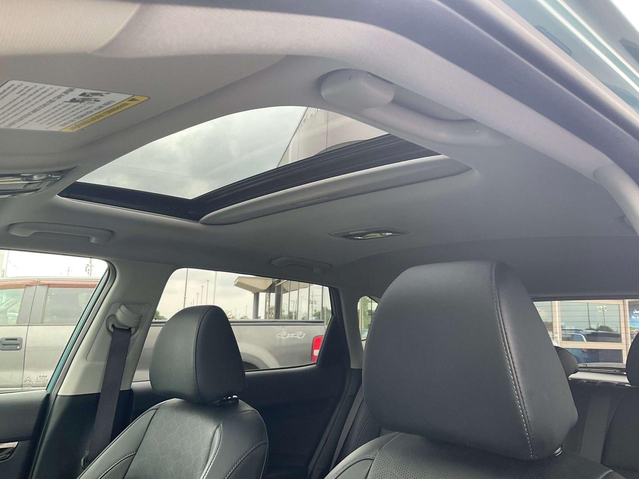 2024 Kia Seltos LEATHER / HEATED SEATS / SUNROOF Photo