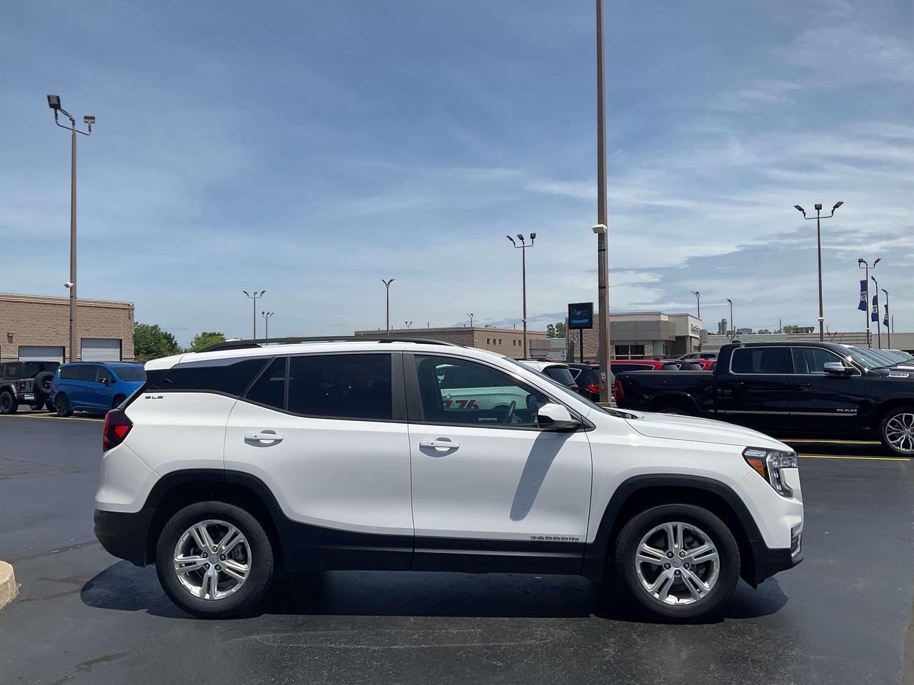 2024 GMC Terrain SLE Photo3