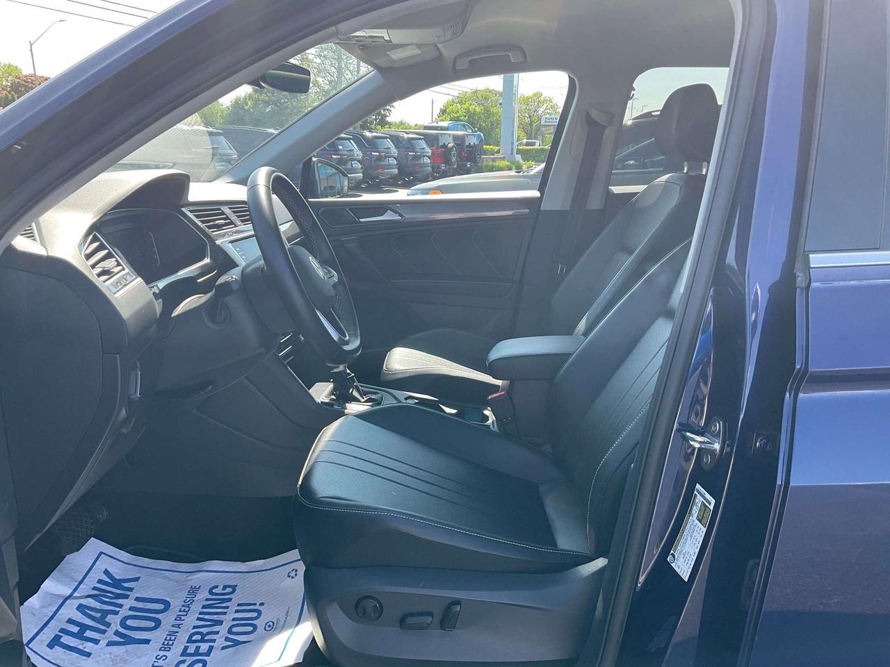 2024 Volkswagen Tiguan LEATHER / HEATED SEATS / CAR PLAY Photo