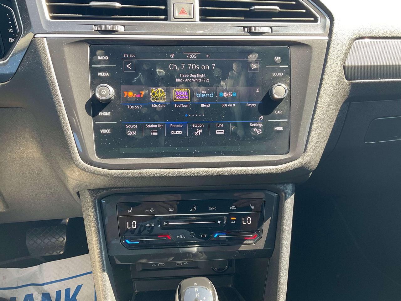 2024 Volkswagen Tiguan LEATHER / HEATED SEATS / CAR PLAY Photo