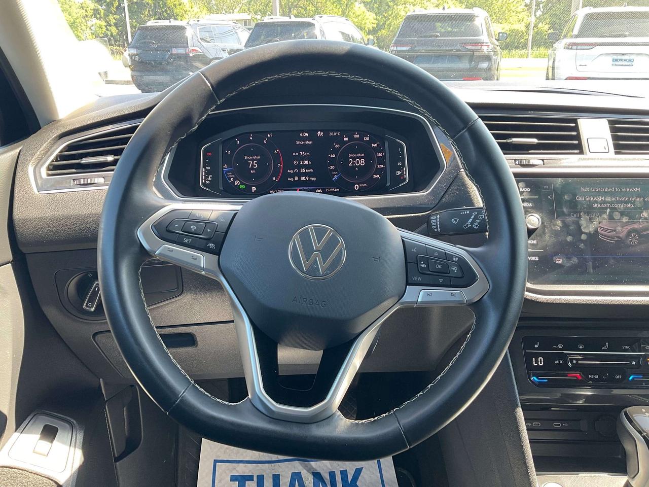 2024 Volkswagen Tiguan LEATHER / HEATED SEATS / CAR PLAY Photo