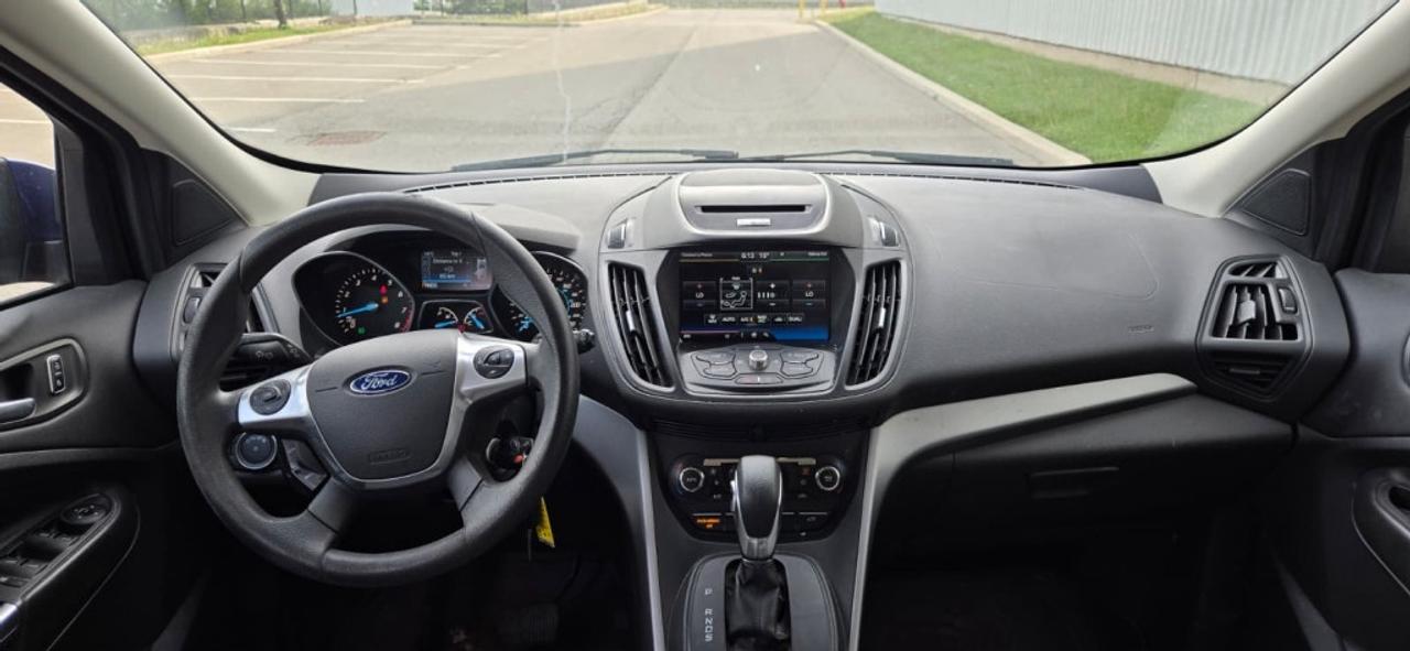 2015 Ford Escape SE 4dr Front-wheel Drive Automatic Photo