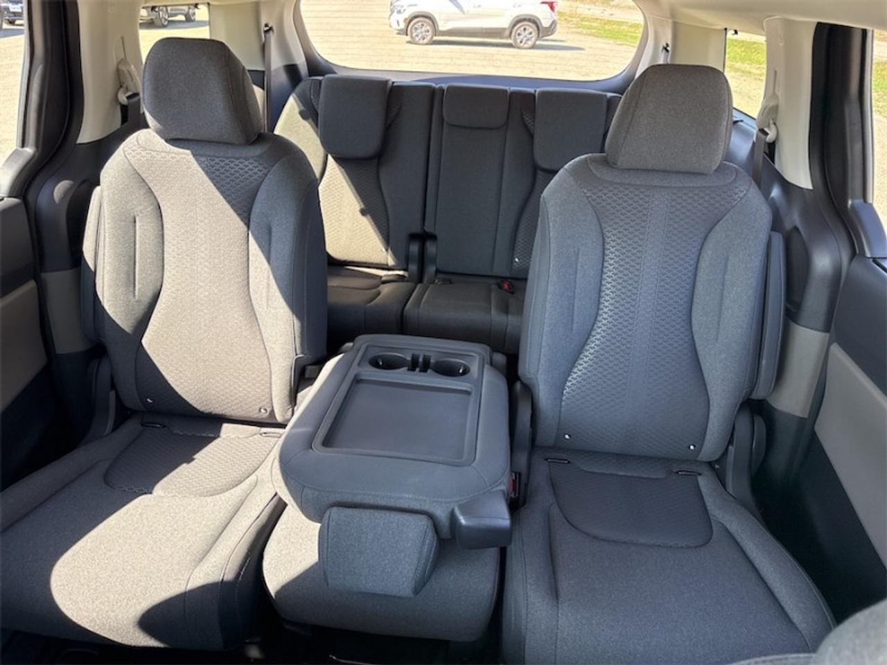 2026 Kia Carnival Hybrid LX+  Power Liftgate - $352 B/W Photo