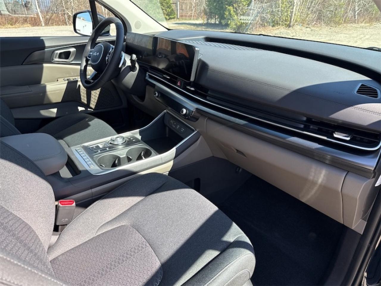 2026 Kia Carnival Hybrid LX+  Power Liftgate - $352 B/W Photo