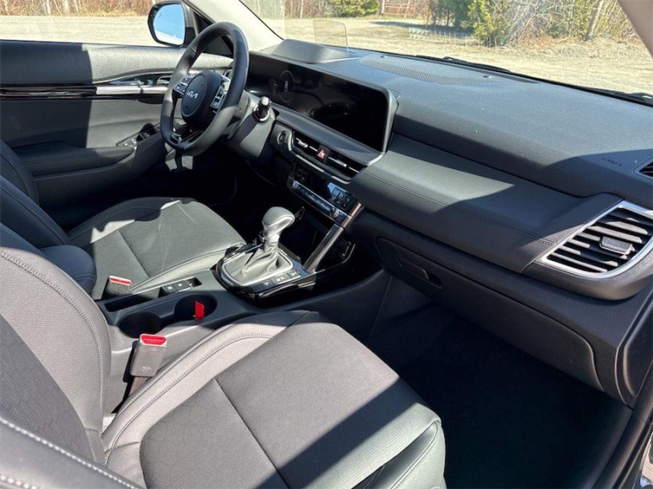 2026 Kia Seltos SX  Heads Up Display - $278 B/W Photo