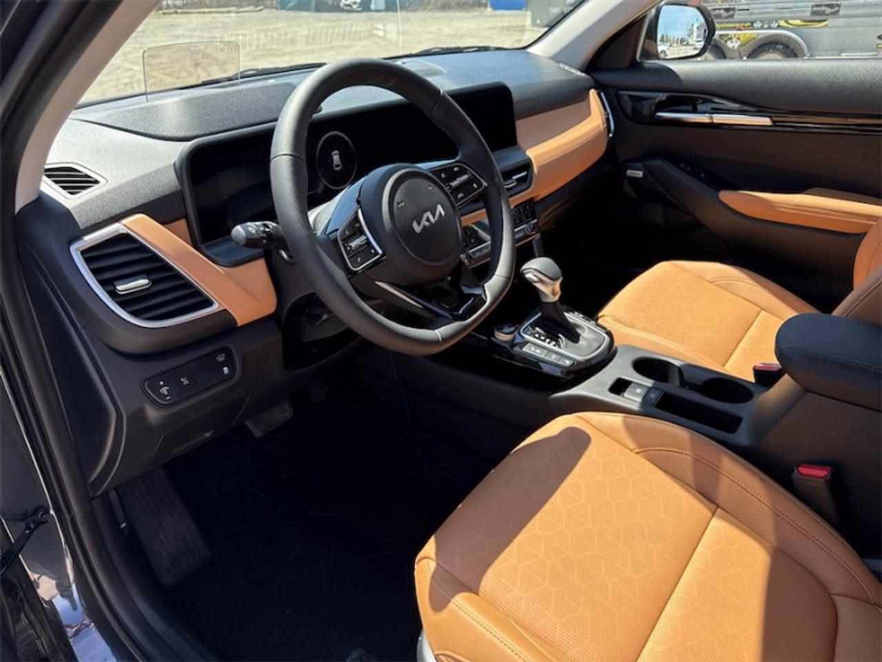 2026 Kia Seltos SX  Heads Up Display - $278 B/W Photo4