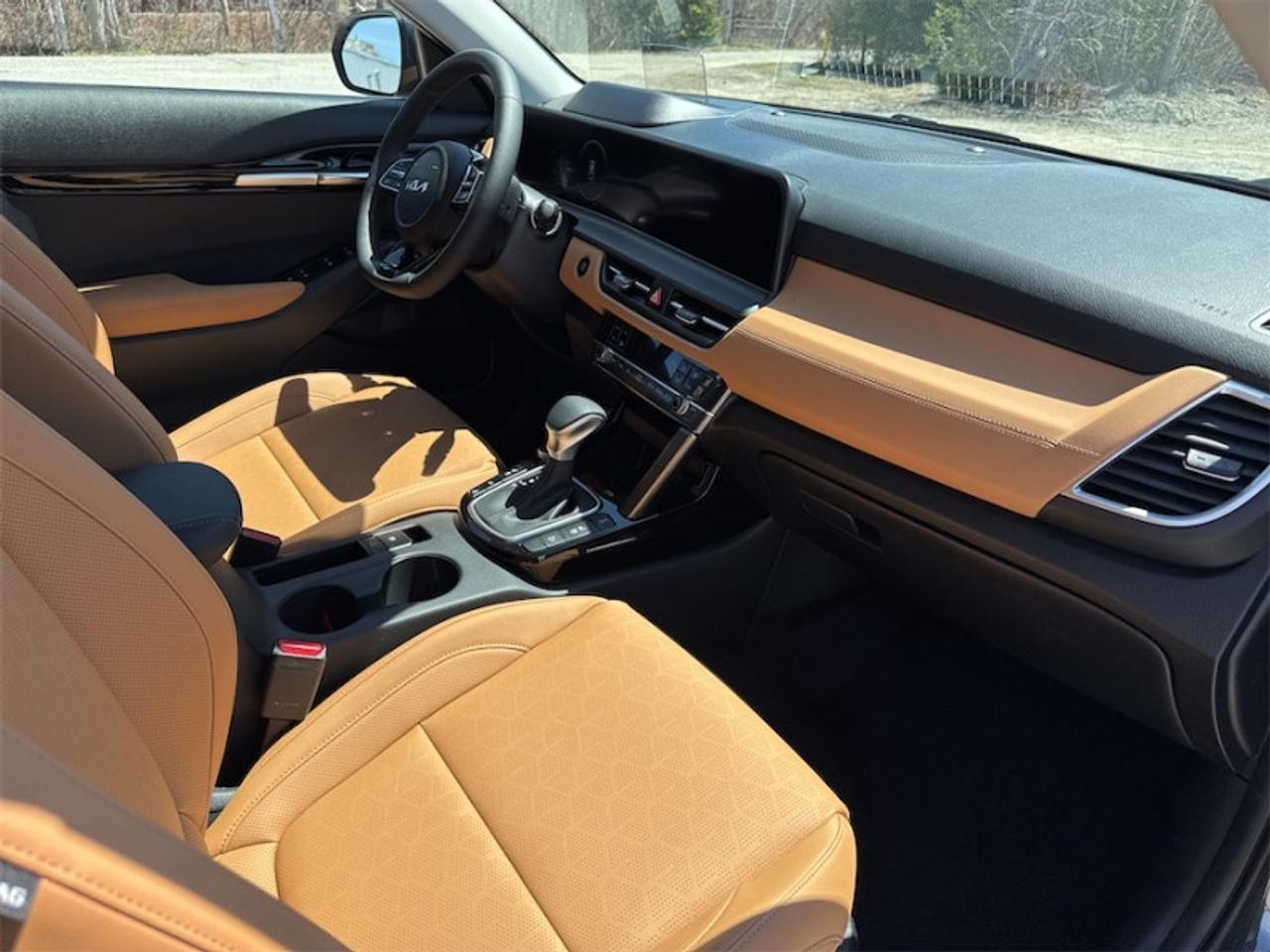 2026 Kia Seltos SX  Heads Up Display - $278 B/W Photo