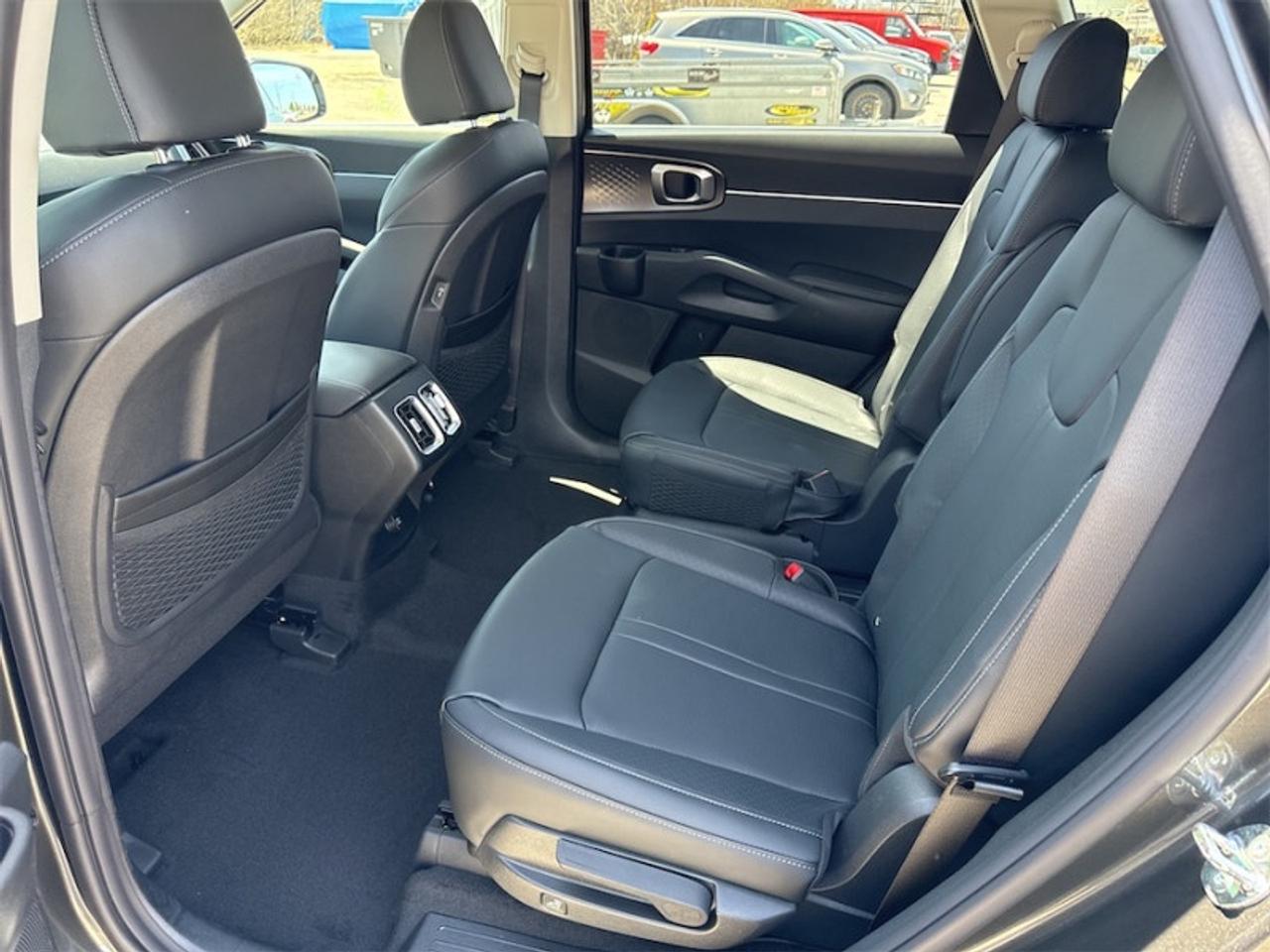 2026 Kia Sorento Hybrid EX  6 Passenger - $338 B/W Photo