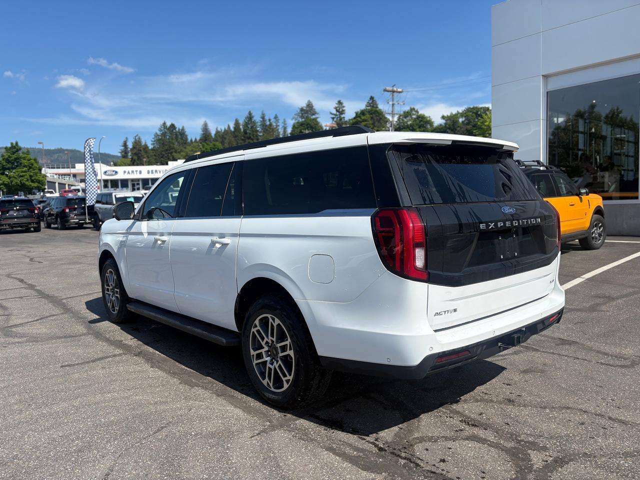 2025 Ford Expedition Active Max Photo2