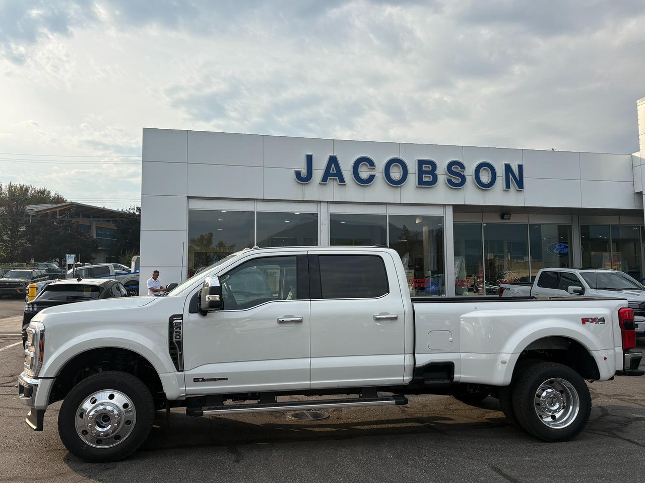 2026 Ford F-450 Super Duty DRW Lariat Photo1