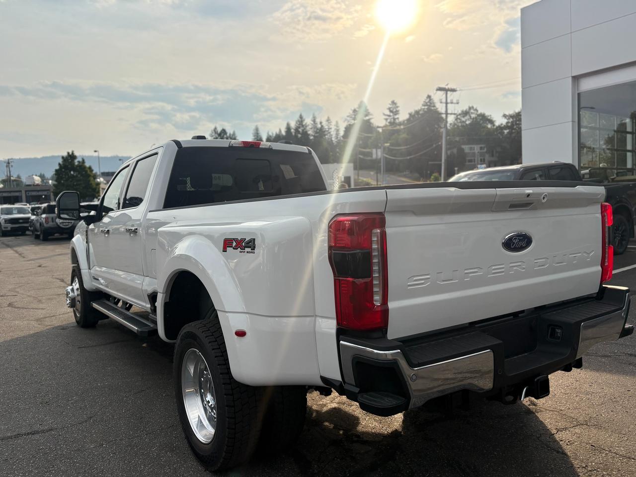 2026 Ford F-450 Super Duty DRW Lariat Photo2